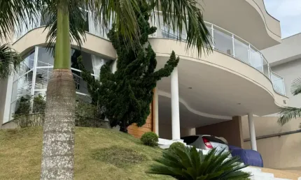 Linda casa em condomínio estuda troca como parte por apartamento