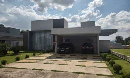 Casa térrea 265m² com 4 dormit. no melhor do Village Ipanema 2