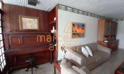 Vendo ampla casa com 08 qrts sendo 03 suites, 450 mts na Torre