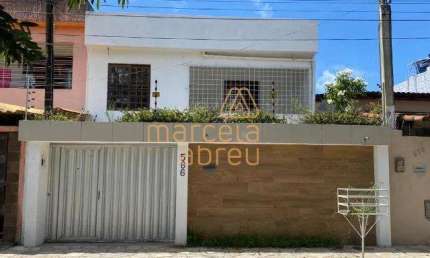 Vende-se Casa Duplex de 250m&#178; no Bairro da Iputinga