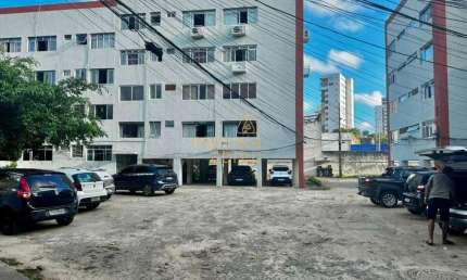 Vende-se apartamento de 68m&#178; no Bairro da Encruzilhada
