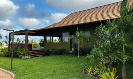 Casa solta com 4 suítes e piscina - Privilege Imbassai