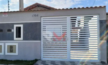 Casa nova com piscina lado praia no Jardim São Fernando em Itanhaém-SP