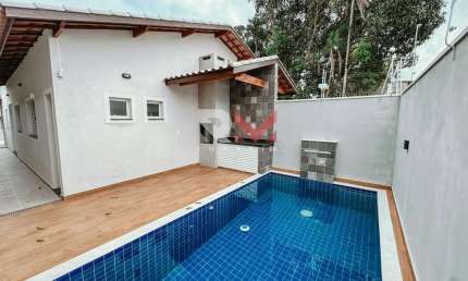 Belíssima casa com piscina lado praia no bairro Jardim Grandesp - Itanhaém/SP.