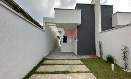 Casa térrea com piscina localizada no bairro Santa Júlia - Itanhaém/SP.
