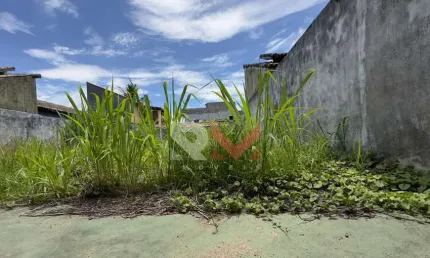 Terreno para geminadas murado próximo a rodovia no bairro Grandesp em Itanhaém/SP.