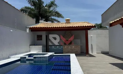 Casa com piscina á 200 metros do mar no bairro Jardim Comendador - Itanhaém/SP