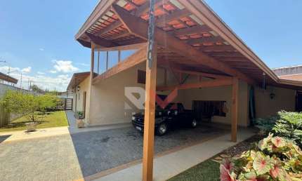 Casa porteira fechada com piscina próximo a praia no bairro Praia dos Sonhos - Itanhaém/SP.