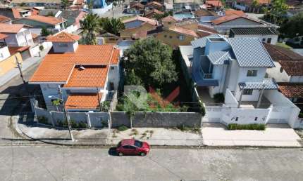Terreno para geminadas á 500 metros da praia no Jd de Itanhaém em Itanhaém/SP.