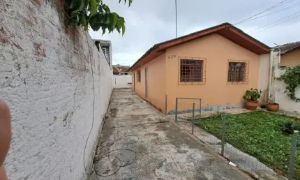 Casa ampla com terreno no pinheirinho/sítio cercado