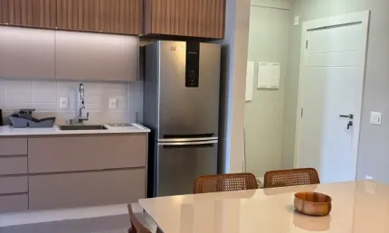 Aceita permuta. apto semi novo c/ 2 suítes, 2 vagas, sacada baln. camboriú bairro nações