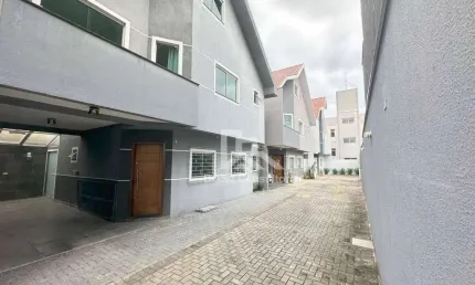 Sobrado com 3 dormitórios à venda, 190 m² por R$ 595.000,00 - Novo Mundo - Curitiba/PR