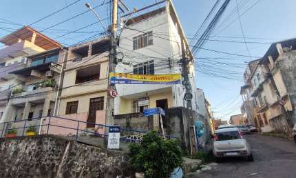 Casa Triplex com cobertura no Engenho Velho de Brotas .