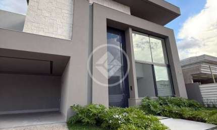 Mansão de Luxo no Supremo Italia, projeto assinado pela Ilana Santiago, acabamento todo no porto belo, 4 suítes sendo uma master com closet e sacada com vista pra piscina, com elevador. codigo: 106929