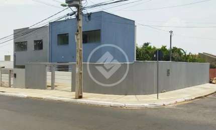 VENDE-SE SOBRADO 3 QUARTOS SENDO UMA SUÍTE + CLOSET E SACADA - AREA TOTAL DE 260M² E 130M² DE AREA CONSTRUÍDA - LOCALIZADO NO JARDIM UNIVERSITÁRIO -  APENAS R$630.000,00 codigo: 106100