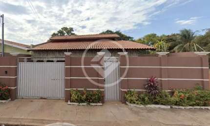 CASA NO JD IMPERADOR CENTRO DE VÁRZEA GRANDE NOS FUNDOS DA PREFEITURA codigo: 104056