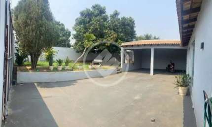 Casa térrea com 3 quartos amplos sendo 2 suítes, casa com planejados, recém reformada, toda no blindex e climatizada, quintal amplo. codigo: 110258