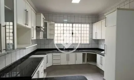 Vende-se sobrado 290 m² no bairro Jardim Guanabara - 4 quartos sendo 1 Suíte Master - Cuiabá (MT) - Valor: R$ 1.800.000,00 codigo: 107199