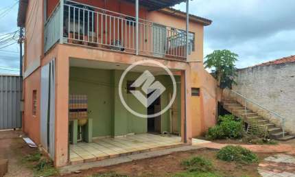 Vendo-se Sobrado com Kitnet aos fundos - Bairro Cristo Rei - Várzea Grande (MT) - Valor: R$ 1.600.000,00 codigo: 107188