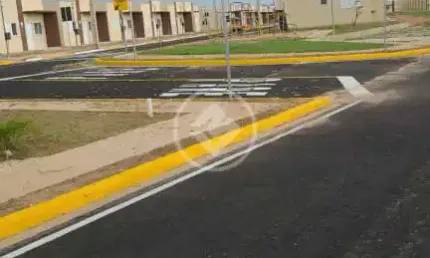 Casa no condomínio residencial Tuiuiú, 2 quartos toda no porcelanato. codigo: 101905