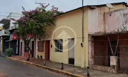 terreno comercial de 500 m2  com três casas dentro deste, mas construções  antigas , a 50 metros da praça do chopão, ponto comercial maravilhoso.. codigo: 74847