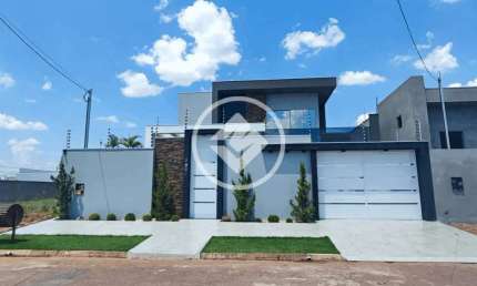 Vende-se Sobrado de Alto Padrão, mobiliada ( porteira fechada ), 400m² construída com móveis planejados - Campo Verde (MT) - Valor: R$ 3.900.000,00 codigo: 99314