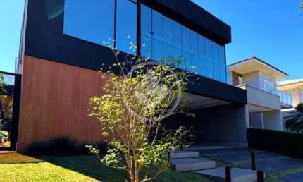Vende-se ou Aluga-se Sobrado no Condomínio Belvedere 1 - 3 Suítes Térreas - Com Planejados - Bairro Jardim Imperial - Cuiabá (MT) - Valor: R$ 3.200.000,00 e Aluguel: R$ 15.000,00 codigo: 110049