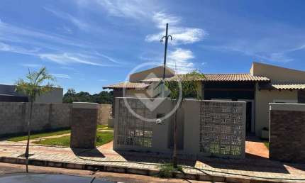 LINDO SOBRADO EM CHAPADA DOS GUIMARÃES, 2 SUÍTES, 125M² DE ÁREA CONSTRUÍDA, 290M² DE TERRENO, PRÓXIMO A PRAÇA. codigo: 70093