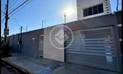 casa maravilhosa de 252m2  com 4 quartos sendo 3 suites, 5 banheiros, sala e cozinha interligada, area gourmet, piscina, garagem para 3 carros, lavanderia, moveiis planejados em todos os comodos, 5 ca