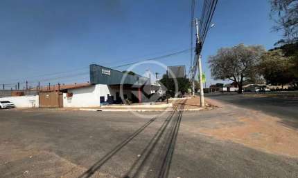 VENDE-SE GALPÃO EM EXCELENTE LOCALIZAÇÃO EM FRENTE A ROD. PALMIRO PAES DE BARROS - 2.000M² DE ÁREA COBERTA - 3 FRENTES - R$4.000.000,00 codigo: 122152