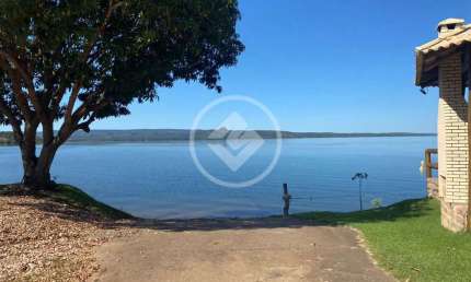 Casa de Sossego à beira do Lago do Manso, dentro de Condomínio, contento quatro suítes mobiliadas, todas com ar condicionados, duas salas, cozinha americana, duas varandas com ventiladores, piscina. c