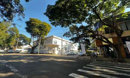 Casa com 12 quartos para alugar na Zona 05, Maringá 