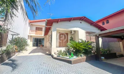 Casa à venda em Novo Hamburgo, Ideal, com 3 quartos, com 230 m²