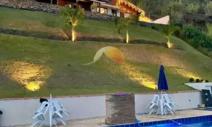 VENDO OU TROCO EXCELENTE CASA NO PINHEIRINHO - CA1301