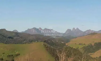 Terreno à venda, 736 m² por R$ 85.000,00 - Pessegueiros - Teresópolis/RJ