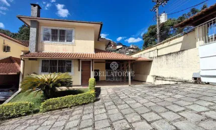 Casa com 3 dormitórios à venda, 122 m² por R$ 650.000,00 - Araras - Teresópolis/RJ