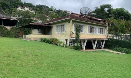 Casa com 3 dormitórios à venda, 237 m² por R$ 1.200.000,00 - Golfe - Teresópolis/RJ