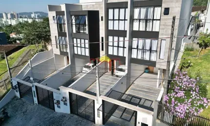 Casa com 3 quartos à venda no Iririú, Joinville 