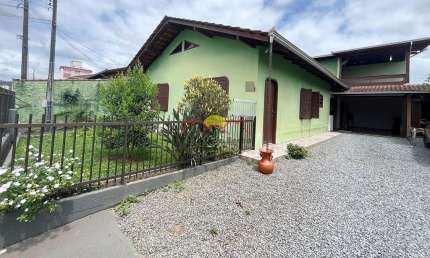Casa com 3 quartos à venda no Iririú, Joinville 