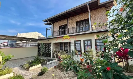 Casa com 4 quartos à venda no Guanabara, Joinville 