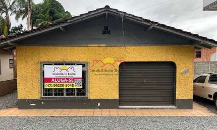 Casa com 2 quartos para alugar no Paranaguamirim, Joinville 