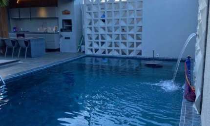 Casa em Condomínio Fechado no Bairro de Petrópolis - 360m²