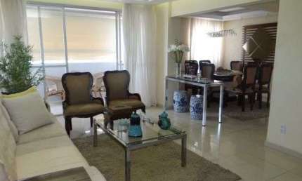Cobertura Triplex com 6 dormitórios sendo 3 suítes no Bairro do Farol com 220m²