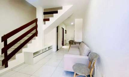 Casa duplex com 2quartos, sendo localizado em Marechal Deodoro