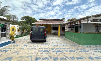 Casa em Ipioca com 3 dormitórios sendo 1 suíte com hidromassagem - 360m²