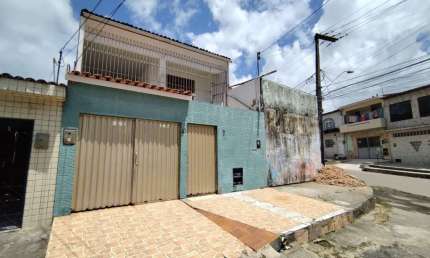 2 casas (Térreo e 1° andar) Disponíveis á venda no Bairro de Petrópolis - 220m²
