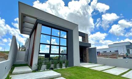 Casa em Condomínio Fechado em Marechal Deodoro com 3 dormitórios sendo 1 suíte - 120m²