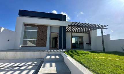 Casa em Condomínio Fechado com Energia Solar em Marechal Deodoro - 100m²