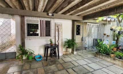 Casa com 3 dormitórios sendo 1 suíte na Gruta de Lourdes - 184m²