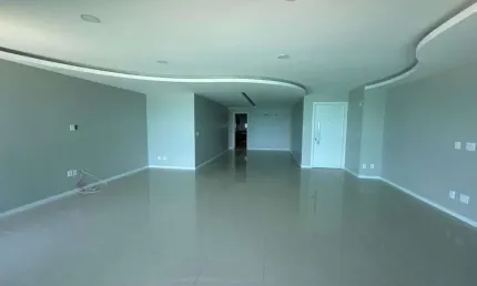 Apartamento de Alto Padrão Disponível para Locação no Bairro de Guaxuma com 4 suítes - 239m²